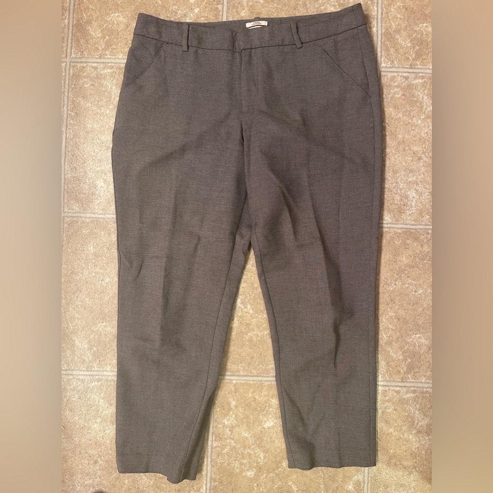 Merona stretch ankle trouser. Sz 12. Gray with small black dots.